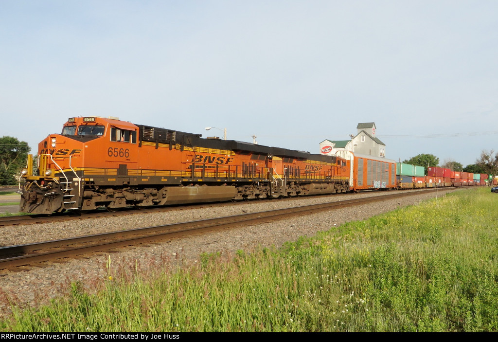 BNSF 6566 East